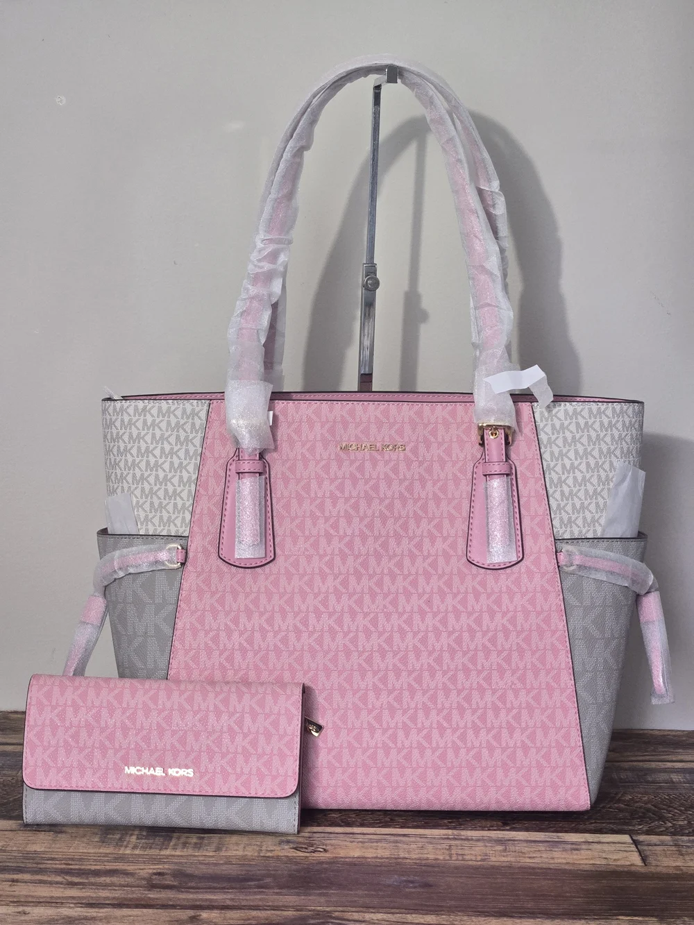 Michael Kors Voyager Colorblock Tote And Wallet Set